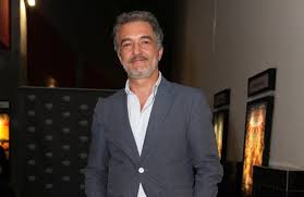 Rogério samora, de 62 anos de idade, teve uma paragem cardiorrespiratória durante as gravações da segunda temporada da telenovela «amor amor». Cwn89uz D3dllm