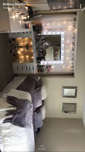 Interno camera da letto ragazza con mobili ed elementi decorativi in tema rosa. Unico Camere Da Letto Ragazze Idee Camera Da Letto Moderna Camere Da Letto Ragazze Idee Camera Da Letto