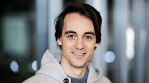 Hij vindt het niet kunnen dat van ranst hem in de media vergelijkt met een terrorist en hem een virusontkenner noemt. Klopping Gesprek Viroloog En Willem Engel Op Billboards Te Zien Linda Nl