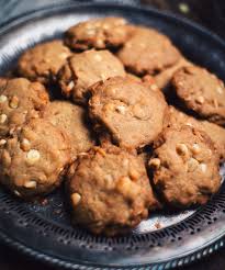 Biscuits Au Chocolat Blanc Et Aux Noix De Macadam Le Coup De Grace Recipe White Chocolate Macadamia Cookies White Chocolate Chip Macadamia Nut Cookies White Chocolate Chip Macadamia Nut