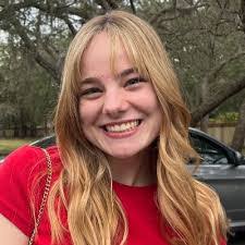 Daniela Cross's Instagram, Twitter & Facebook