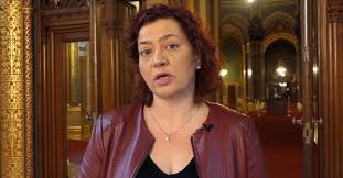 A testnevelés mellett többek között tanítottak nekik katonai közelharcot, tájékozódást, valamint. Vadai Agnes Osszehivja A Honvedelmi Es Rendeszeti Bizottsagot Orban Gaspar Katonai Osztondija Ugyeben Nyugati Feny