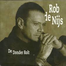 Er is geen sterker hart, geen sterker hart dan dat van mij wanneer jij 'low' bent, ben ik 'high' genoeg voor allebei wat wil je dan, ik ben jouw man en alles draait om mij ik kan 't aan, laat 't maar slaan, dat bange hart van mij. Rob De Nijs Banger Hart Top 40