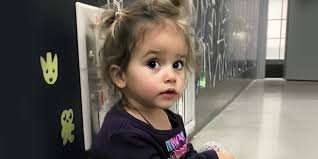 Un homme riche apprend que la femme de ménage qu'il a hébergée pendant 4  ans est la mère qui l'a abandonné il y a 28 ans