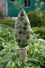 Pin Von Dorothe Buschmann Auf Fruhlingskeramik In 2020 Gartendekoration Gartenkeramik Keramik Ideen