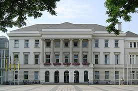 Heiko echter von der leyen (born 2 june 1955) is a german professor of medicine and the husband of politician ursula von der leyen. Von Der Leyen Family From Krefeld Wikiwand