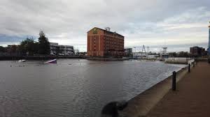 Holiday inn express london city, london. Holiday Inn Express Stock Video Footage 4k And Hd Video Clips Shutterstock