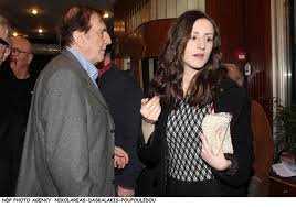 Το ξέραμε ότι θα γίνει κάπως έτσι. Gia Prwth Fora Paizei Sto 8eatro Me Thn Korh Toy Anna People Amp Style Eidhseis