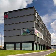Citizenm Is A Hotel Made Of Prefabricated Room Modules At Schiphol Airport Amsterdam Designed By Dutch Architectural Firm Co Concrete Architecture Firm Hotel