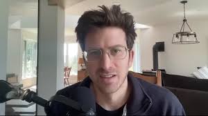 How I use Reddit and AI to find startup ideas