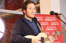 En 1972, la famille déménage à par la suite, il retrouve son comparse obispo pour un nouvel album studio, tout et son contraire. Musique Vianney Deja Bien Integre Dans Sa Nouvelle Famille Sur Tf1