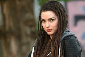 Website der österreichischen autorin cornelia travnicek. Cornelia Travnicek In Diesen Zeiten Sollten Wir Uber Bucher Sprechen Literaturcafe De