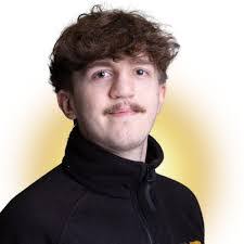 Michelle Nelligan's Instagram, Twitter & Facebook