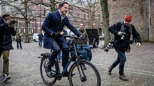 Mark rutte is prime minister of the netherlands and chair of the 2015 oecd ministerial council meeting. Wegen Kinderbeihilfen Skandal Niederlandische Regierung Tritt Zuruck Tagesschau De