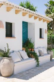 Une Decoration A L Esprit Estival Et Naturel Planete Deco A Homes World Maisons De Style Espagnol Maison Espagne Maisons Mediterraneennes
