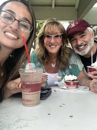Ice cream with Mom and Dad🩷🩷🩷