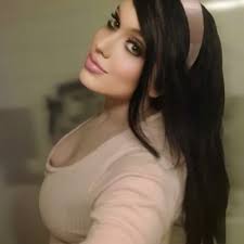 hannah burger (@wifeofnoob)