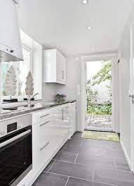 From kitchen storage ideas to smart shelving tips, you can make even the smallest kitchen work for your needs. Sunnuntaifiilistelya Valkoinen Harmaja Divaaniblogit Home Kitchens Kitchen Flooring Grey Kitchen Tiles