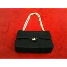 Sac chanel boy, 2.55 ou timeless matelassé ? Sac Chanel Classique A Rabat En Tissu Matelasse Noir