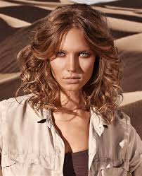 Vi presentiamo i tagli di capelli primavera estate 2022 anticipandovi gli hair trends dettati dalle star o proposti da. Capelli Tagli Medi E Mossi Per La Primavera 2016 Vogue Italia