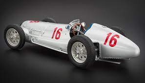 The w154 competed in the 1938 and 1939 grand prix seasons and was used by rudolf caracciola to win the 1938 european championship. 1938 Mercedes W154 16 Richard Dick Seaman Gp Sieger Von Deutchland 1 18 Diecast Model Car By Cmc Walmart Com Walmart Com
