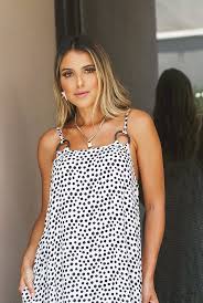 Para fotografar a terceira etapa do inverno da sinal de que teremos dias frios com roupas iluminadas, o que é sensacional não é mesmo?! Enxaguar Mecanismo Profundo Vestido Linda De Morrer R Gaeeein Com