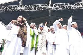 Mengenai rambut habib bahar bin smith yang dipotong, anggota komisi iii dpr dari fraksi gerindra, habiburokhman heran kenapa mesti habib bahar digunduli. Habib Rizieq Habib Bahar Wallpaper Hd Nusagates