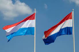 Trotz der geographischen nähe ist die ähnlichkeit reiner zufall, beide flaggen haben unterschiedliche historische hintergründe. Protokoll Inland Der Bundesregierung Hinweise Zur Beflaggung