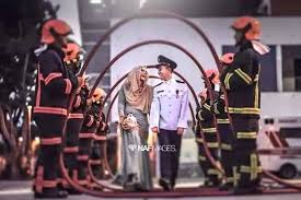 Gambar 100 gambar kartun muslimah menikah wanita berhijab meme via rebanas.com. Foto Unik Abang Bomba Abadikan Gambar Kahwin Mynewshub