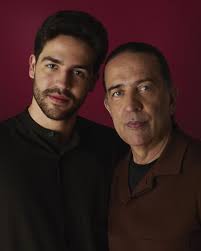 Arthur é o caçula que herdou o hobby do pai. A música conecta essa relação  e constrói novas memórias diariamente. #LiçõesQueFicam #DiaDosPais  #RicardoAlmeida