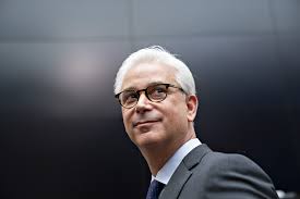 Who owns wells fargo bank? Wells Fargo Wfc To Expand Investment Bank In Charles Scharf S Strategy Shift Bloomberg