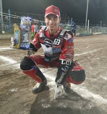 SPEEDWAY TOTAL - ALEX ACUÑA GANA EL CORONACIÓN EN BAHIA BLANCA El piloto Bahiense se hizo fuerte de local y se llevó la final del 500cc. Segundo Nicolas Gomez, Tercero Damian Boyero.