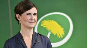 Jämställdhetsministern märta stenevi (mp) håller med om att det behövs sättas större fokus på frågor som rör unga killars våld mot tjejer. Marta Stenevi Foraldrar Nyfikna Manniskor