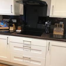 It can make a very dramatic statement when it is properly lit. Worktop Splash Back With White Gloss Kitchen Thedibb