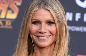 Apr 28, 2021 · gwyneth paltrow is taking a trip down memory lane with vogue 's life in looks. the goop founder looked back on her most iconic outfits and her equally iconic relationship with brad pitt. Missbrauchsskandal In Hollywood Gwyneth Paltrow Lobt Brad Pitt Fur Hilfe Gegen Harvey Weinstein Panorama Stuttgarter Nachrichten