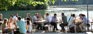 The englischer garten (english garden) is munich's largest park. Bars Cafes Und Biergarten Direkt Am Wasser