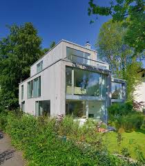 So ist es nicht verwunderlich, dass der bau eines hauses zu den anspruchsvollsten dingen gehört, welchen sich viele menschen im laufe ihres lebens stellen müssen. Ein Doppelhaus Ganz Individuell Gebaut Das Haus Haus Haus Architektur Doppelhauser