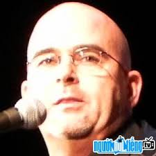 Diễn viên hài Jason Canning