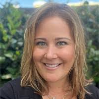 Tracey Lowe's Instagram, Twitter & Facebook