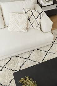 In der regel werden die teppiche eingerollt an unsere kunden versendet, um falten zu der teppich lässt sich am besten glätten, wenn sie diesen verkehrt herum auslegen. Flauschiger Hochflor Teppich Naima Handgetuftet Westwingnow Mobelideen Teppich Wohnzimmer Schlafzimmer Teppichboden