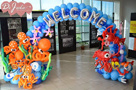 A fun and easy idea for a kid's birthday party is one with an ocean theme. Pin By Dani Cortes On Sea In Balloons Underwater Theme Party Balloon Decorations Party Birthday Party Balloon