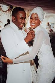 Hiphoprapr B 90shiphopraprnb Bobby Brown Whitney Houston Celebrity Wedding Photos Celebrity Bride Celebrity Weddings