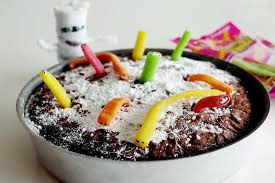Gateau Moisi Avec Des Vers Halloween Gateau Gateauchocolat Food Desserts Degustabox