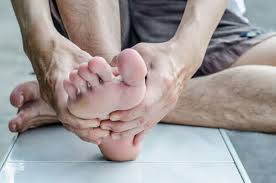 The most common causes of pain on top of the feet are: What Causes Pain On Top Of The Foot And What Can You Do About It Comforting Footwear