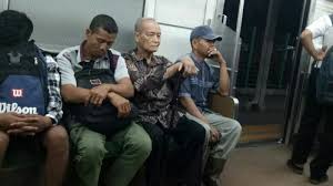 Berikut keutamaan, tata cara, waktu, jumlah rakaat dan bacaan doa setelah sholat tahajud. Sekelumit Cerita Buya Syafii Pulang Dari Istana Bogor Naik Kereta Halaman All Tribun Jogja