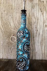 Botella De Vino Pintada Mano Dispensador De Aceite De Oliva Marron Chocolate Con Detalles Hand Painted Wine Bottles Wine Bottle Crafts Wine Bottle Diy Crafts