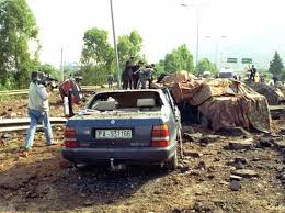 La strage di capaci è l'attentato mafioso in cui il 23 maggio 1992, sull'autostrada a29, nei pressi dello svincolo di capaci e a pochi chilometri da palermo, persero la vita il magistrato antimafia giovanni falcone, sua moglie francesca morvillo e i tre agenti della scorta, vito schifani, rocco dicillo. Morto Riina La Sorella Di Giovanni Falcone Maria Ne Gioia Ne Perdono Corriere It