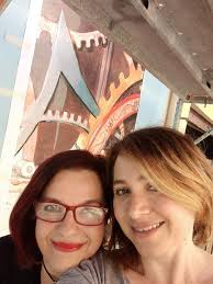 Claudia Clemente e Rosalba Corrao firmano il quarto murale del progetto  "Fuori Cornice"