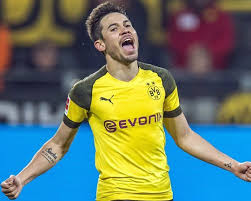 His potential is 83 and his position is lb. Bundesliga Borussia Dortmund S Raphael Guerreiro The Bundesliga S Gareth Bale Borussia Dortmund Gareth Bale Dortmund