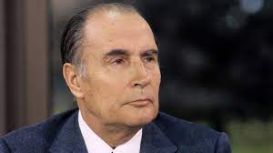 Unvergessen ist das bild, als er und helmut kohl der toten der schlacht von verdun gedachten und die beiden staatsmänner sich an den händen fassten und. Stichtag 26 Oktober 1916 Francois Mitterrand Wird Geboren Stichtag Wdr